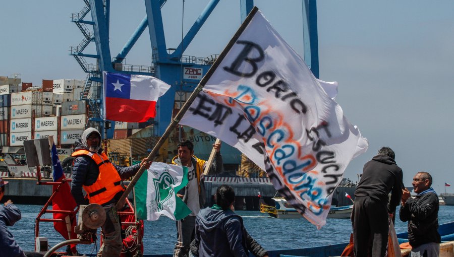 Pescadores de excaleta Sudamericana se manifestaron en Valparaíso tras término del contrato de permanencia en El Manzano de Quintero