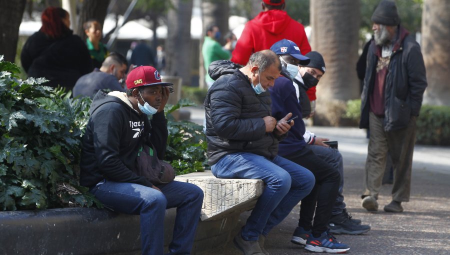 Desempleo anotó aumento de 0,4 puntos en un año, llegando a 7,9% entre septiembre y noviembre: fuerte impacto en mujeres