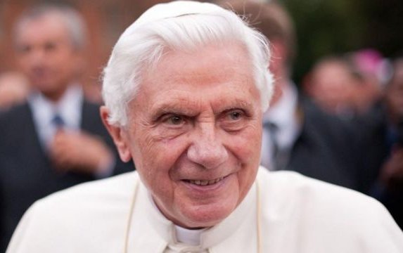 El embrollo protocolar que plantea para el Vaticano la delicada salud del papa emérito Benedicto XVI