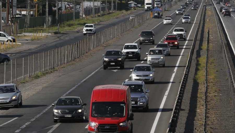 Solo 30 mil autos han salido desde Santiago a la Región de Valparaíso: Otros 100 mil han buscado otros destinos