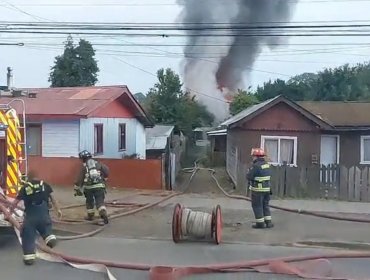 Cinco personas resultaron damnificadas tras incendio en una vivienda de Osorno: siniestro dejó un lesionado