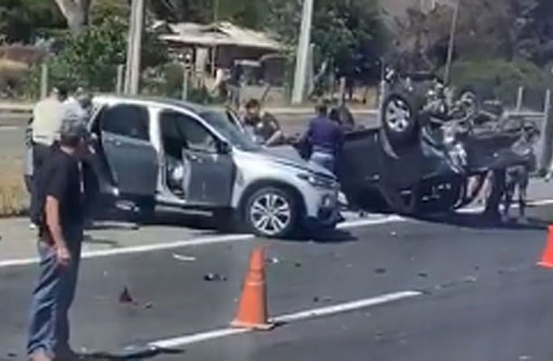 Cuatro fallecidos y seis lesionados deja colisión múltiple entre vehículos y un camión en la ruta 68 en dirección a Santiago
