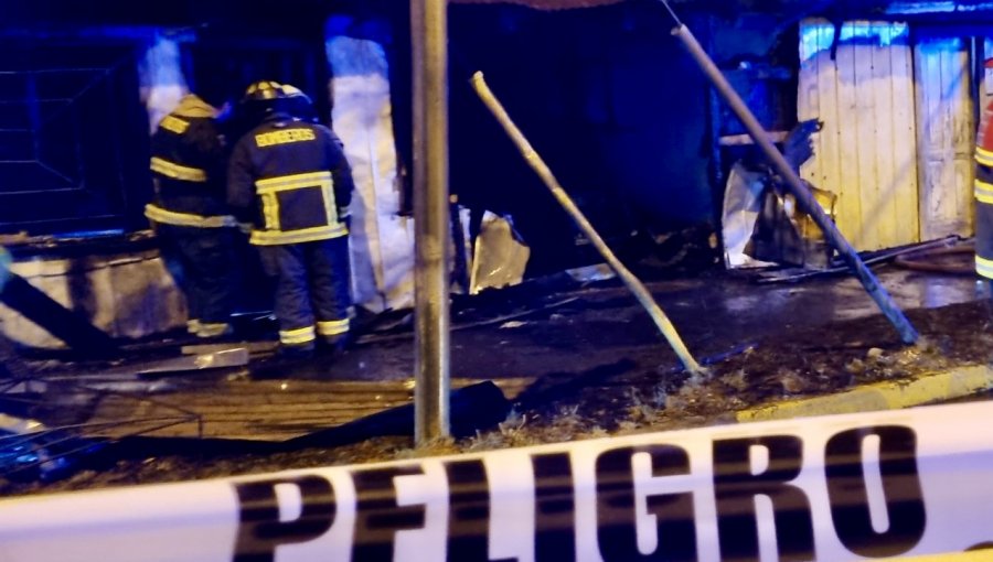 Hombre de 33 años fue encontrado muerto tras incendio que afectó a tres viviendas en el centro de Cañete
