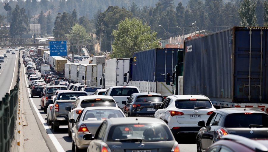 Nuevo accidente en la ruta 68: choque por alcance entre un bus de pasajeros y dos vehículos menores a la altura de Pudahuel