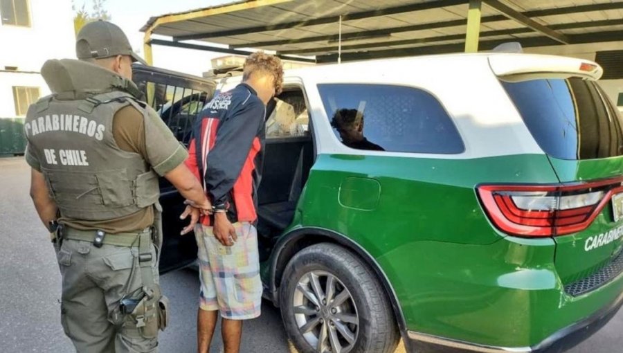 Sujeto mordió a carabinero para evitar ser detenido en Alto Hospicio: fue sorprendido portando un arma de fuego