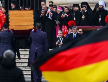 Cerca de 50 mil fieles dieron el último adiós a Benedicto XVI en la plaza de San Pedro de Roma