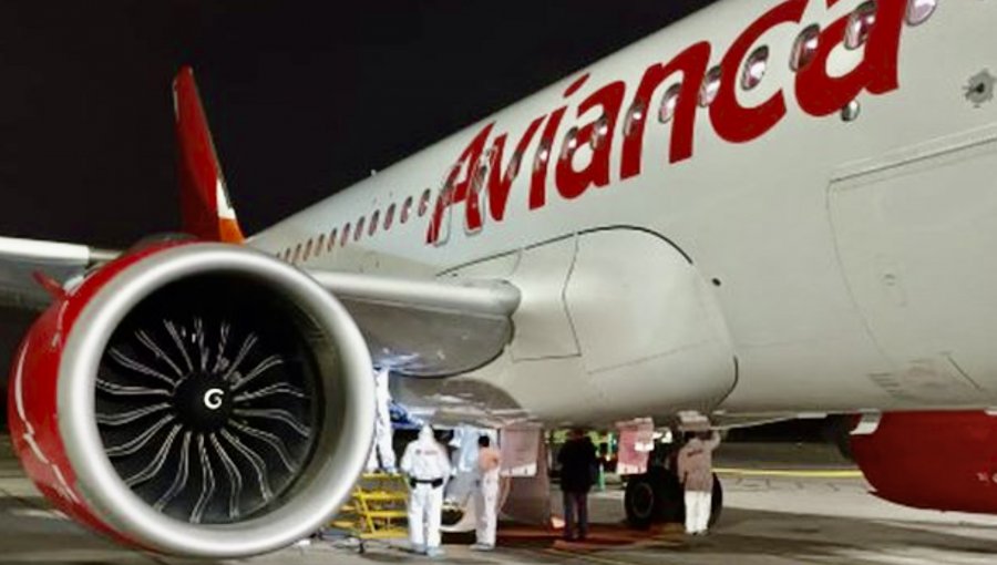 Autoridades colombianas encuentran dos muertos en el tren de aterrizaje de un avión que despegó el viernes desde Chile