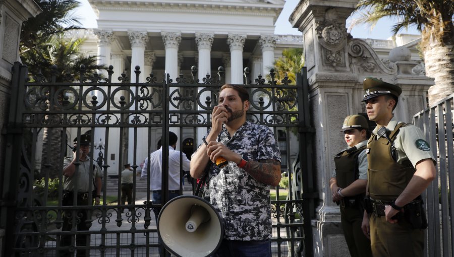 "Pancho Malo" y su Team Patriota protestaron contra la UDI en su Consejo General