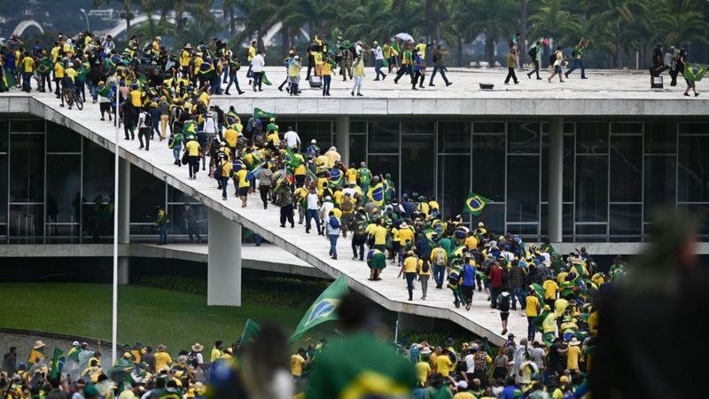 Brasil: cientos de seguidores de Jair Bolsonaro invaden el Congreso, la Presidencia y el Supremo Tribunal