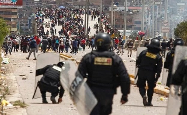 Mueren al menos 12 personas en el sur de Perú durante protestas para exigir nuevas elecciones y la liberación de Pedro Castillo