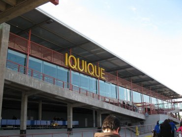 Aeropuerto de Iquique fue evacuado luego que pasajero gritara que portaba una bomba en avión: sujeto fue detenido