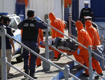 Indignación causa fotografía que muestra a personas tomando sol a metros de un cuerpo sin vida en playa de Valparaíso