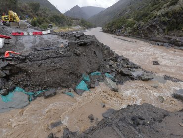 52 personas se encuentran aisladas en el sector de Baños Morales por crecida de río en San José de Maipo