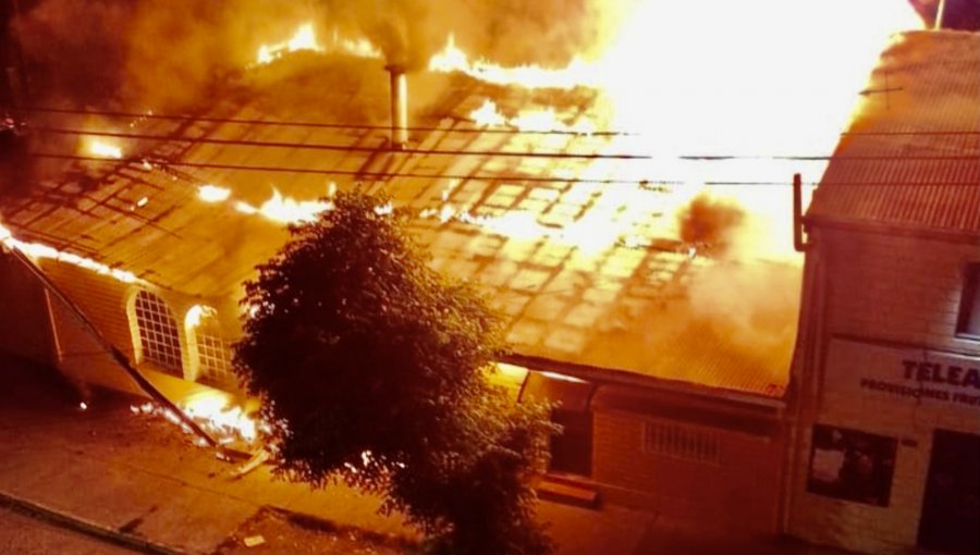 Emergencia en Viña del Mar: dos viviendas y dos locales comerciales destruidos por incendio estructural en el sector de Limonares