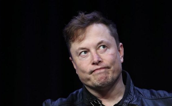 Elon Musk rompe un récord Guinness al perder US$165.000 millones de su fortuna