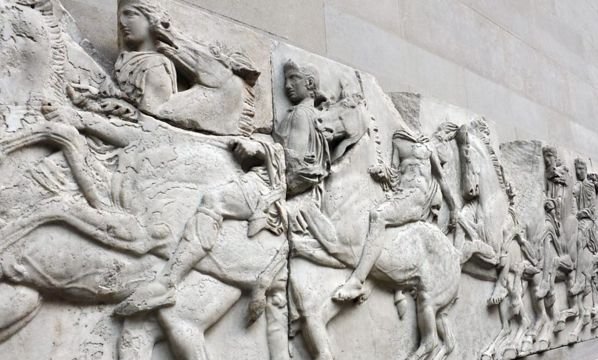 "Pertenecen a Reino Unido": Secretaria de cultura británica asegura que no piensan devolver los mármoles del Partenón a Grecia
