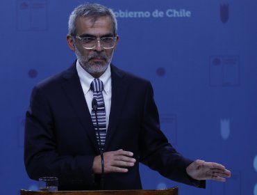 Luis Cordero asume como nuevo ministro de Justicia y evita profundizar sobre indultos: "Papelitos primero"