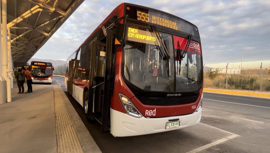 Este sábado comienza a operar el nuevo recorrido de buses que conectará el Metro de Santiago con el Aeropuerto de Pudahuel