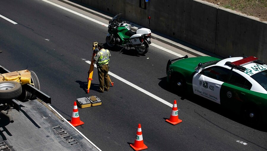 Persecución por robo de vehículo terminó con dos detenidos y un carabinero lesionado en la Autopista Central