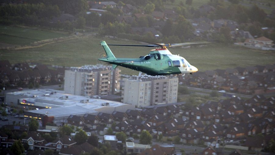 Por aire rescatan a dos personas que presentaban problemas de salud en zona que se mantiene aislada en San José de Maipo