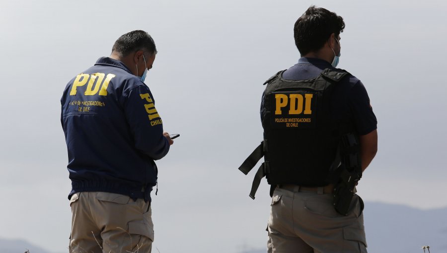 Acusan de violación a dos detectives de la PDI en Colina: institución policial inició un sumario administrativo y los suspendió