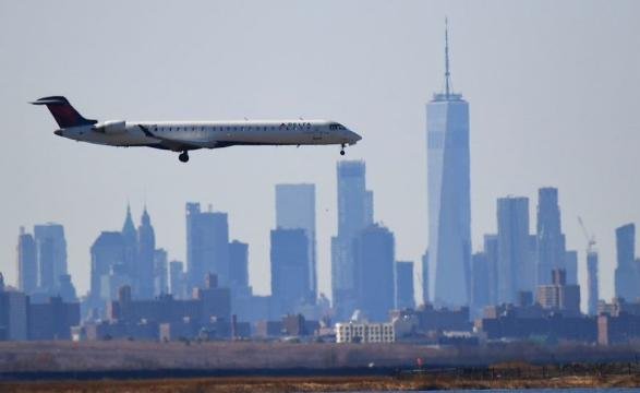 "¡Mier..., cancele el despegue!": El dramático momento en que dos aviones estuvieron a punto de chocar en Nueva York