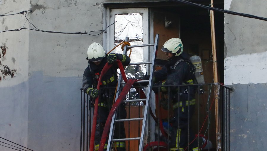 Incendio estructural destruye una vivienda en el paradero 6 de Achupallas, en la parte alta de Viña del Mar