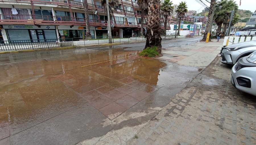 Rotura de Matriz en la parte alta de Reñaca provoca deslizamiento de agua y barro hacia el borde costero