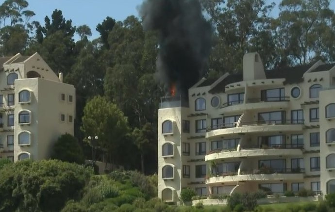 Incendio afectó a departamento en Pingueral durante homenaje a familia víctima de la tragedia: Bengala habría originado el siniestro