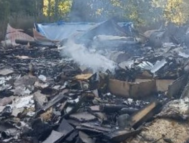 Ataque incendiario consumió vivienda de veraneo de un ex carabinero en ruta que une Lautaro con Vilcún