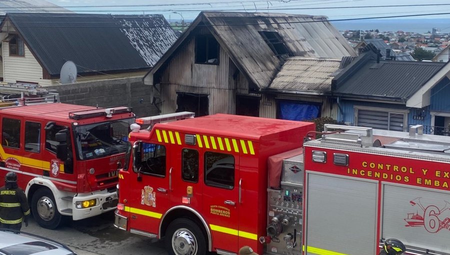 Tragedia en Punta Arenas: Dos adultos y dos niños murieron en voraz incendio de una vivienda