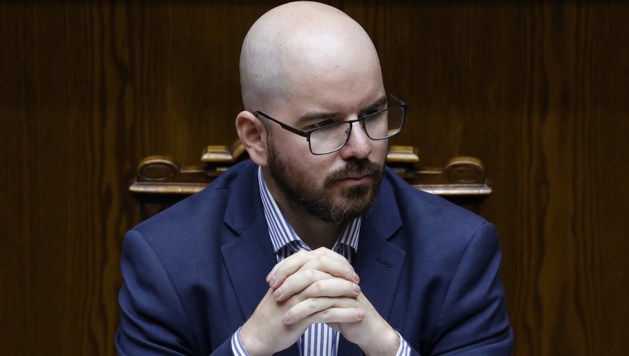 Con abstención de Lavín: Comisión revisora rechaza acusación constitucional contra ministro de Desarrollo Social