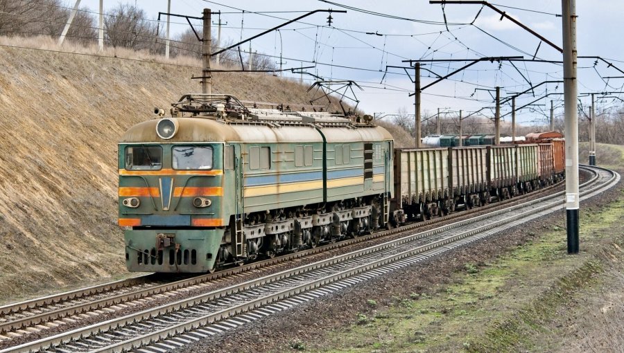 Vías paralelas y locomotoras eléctricas: Proyecto de tren Valparaíso - Santiago también fortalecerá el transporte de cargas