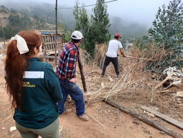 Conaf refuerza operativos cara a cara para prevenir incendios forestales en la parte alta de Valparaíso