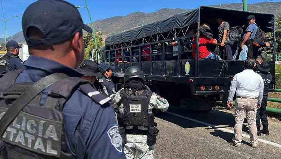 Encuentran a 250 migrantes hacinados en el interior de un camión en el sur de México