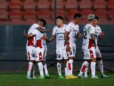 Ñublense derrotó como visitante a U. Española y comenzó con el pie derecho su camino en el Torneo