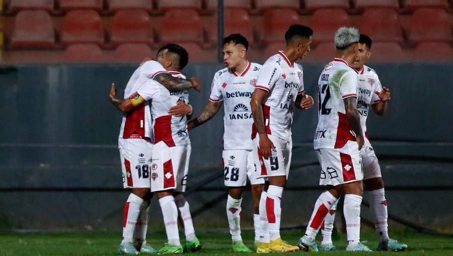 Ñublense derrotó como visitante a U. Española y comenzó con el pie derecho su camino en el Torneo