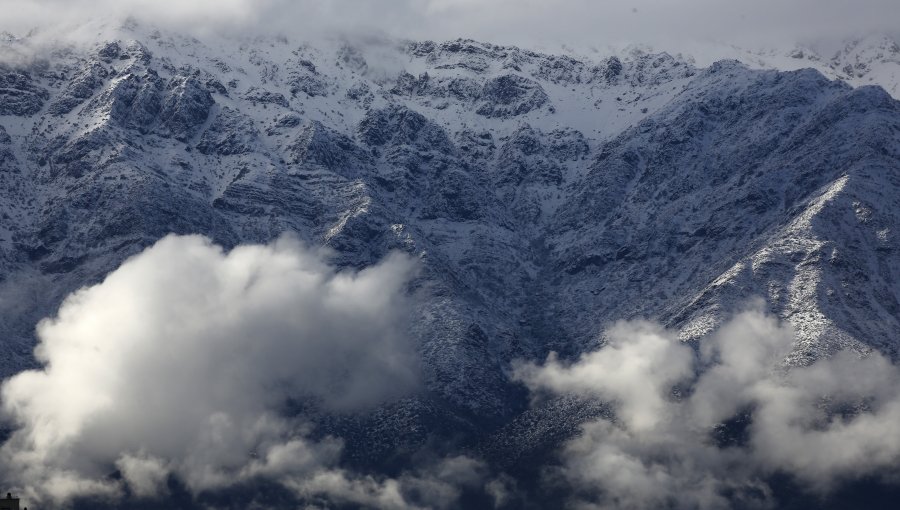 Andinista chileno atrapado en un cerro de Argentina fue rescatado con éxito