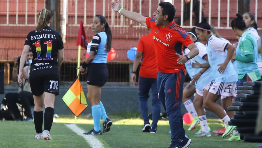 Remezón en Universidad de Chile: Carlos Véliz dejó de ser el director técnico del equipo femenino