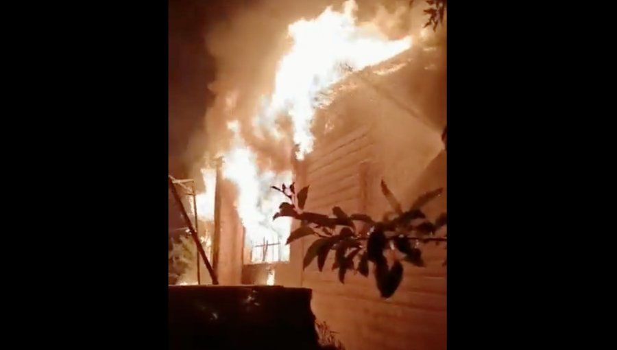 Incendio destruye una casa de material ligero en Quilpué: no hubo personas lesionadas