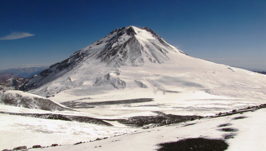 Reportan sismo asociado a fracturamiento de roca en el volcán Tupungatito de la región Metropolitana