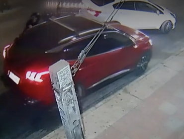 Conductor chocó su automóvil contra dos postes para frustrar encerrona en su contra en San Miguel