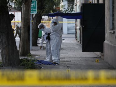 Asesinato en el barrio Yungay de Santiago: hombre fue encontrado en la vía pública con siete disparos en su cuerpo