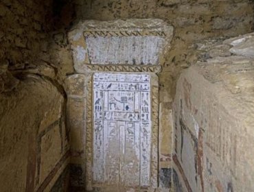 La asombrosa momia cubierta de oro que encontraron en un sarcófago sellado en Egipto