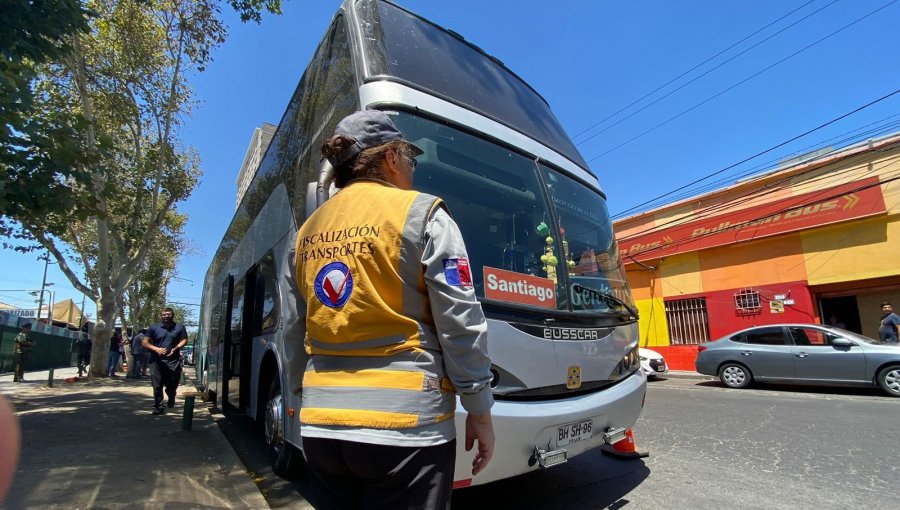 Bus fiscalizado en Estación Central por tener parabrisas quebrado trasladaba 30 ciudadanos extranjeros irregulares