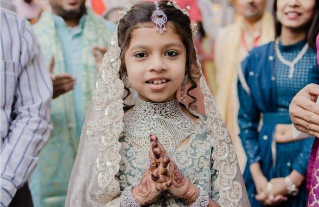 La niña india de 8 años heredera de un emporio de diamantes que decidió ser monja