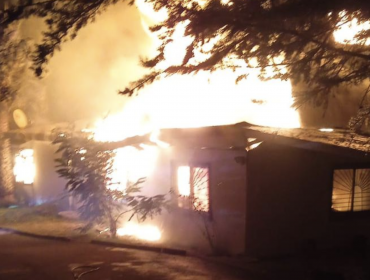 Incendio estructural de grandes proporciones destruyó una casa patronal en Quillota