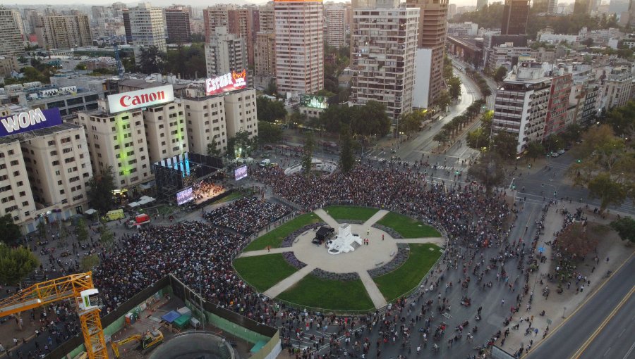 Más de 5 mil personas disfrutaron con interpretación de la Novena Sinfonía de Beethoven en plaza Baquedano