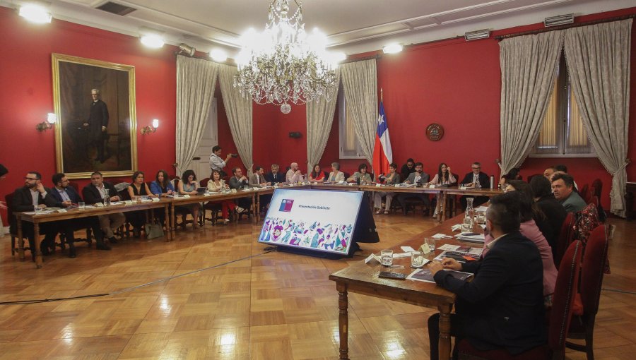 Gobierno realiza en La Moneda el último consejo de gabinete previo al receso legislativo