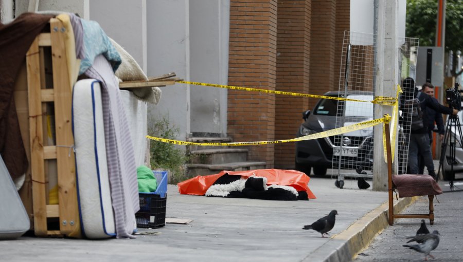 Hombres en situación de calle fueron atacados con más de 20 disparos en Santiago: uno murió y el otro se encuentra hospitalizado